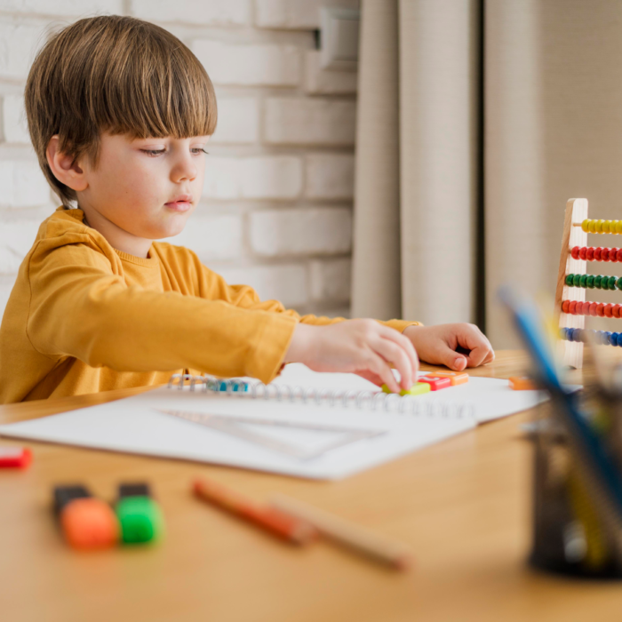 Identificação precoce do Autismo: primeiros sinais de alerta – Evolvere –  Centro de Estudos em Fonoaudiologia e Terapias Associadas